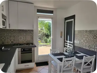 Cuisine ou kitchenette dans l'établissement Maison - 4 pers - jardin