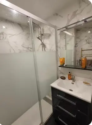 Salle de bains dans l'établissement Maison - 4 pers - jardin