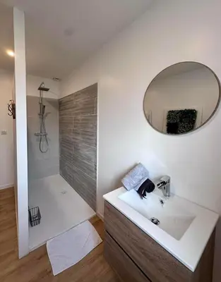Salle de bains dans l'établissement Gite MIRABELLE
