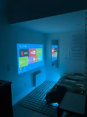 Télévision ou salle de divertissement dans l'établissement Luxurious accommodation and balneotherapy relaxation area