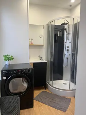 Salle de bains dans l'établissement Appartement rénové à neuf Centre Gare Gisors lestroishorizons