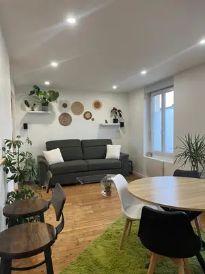 Coin salon dans l'établissement Appartement rénové à neuf Centre Gare Gisors lestroishorizons