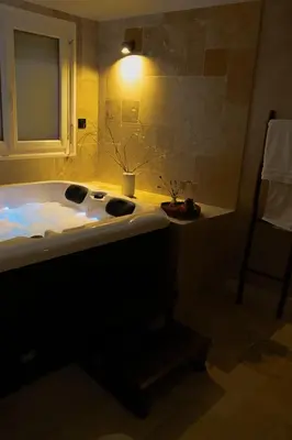 Salle de bains dans l'établissement L'EDEN HOME à proximité du Chateau de Chantilly, Parc Asterix, proche de Paris
