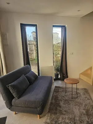 Coin salon dans l'établissement Dependance au calme avec chambre sur mezzanine