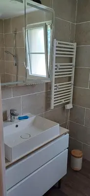 Salle de bains dans l'établissement Gite de l'artiste