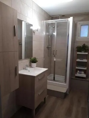 Salle de bains dans l'établissement Gîte Gîtes de France® - Les Hirondelles