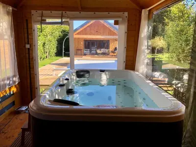 Piscine de l'établissement Gîte Gîtes de France® - Le Cottage des Hauts Poiriers - Piscine & Spa ou située à proximité