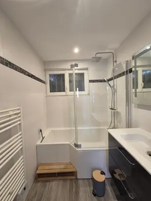 Salle de bains dans l'établissement Maison de Ville Climatisée à 10 minutes de Rouen