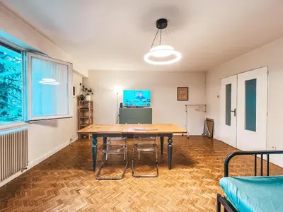 Télévision ou salle de divertissement dans l'établissement Quiet apartment Place Marine center Maisons Laffitte