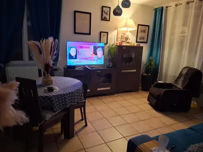 Télévision ou salle de divertissement dans l'établissement Caro