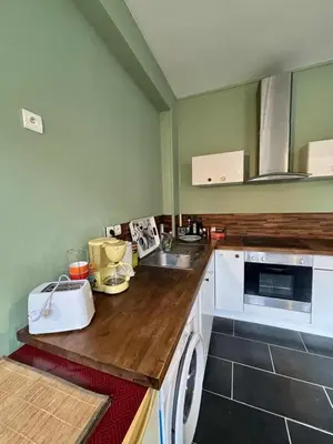 Cuisine ou kitchenette dans l'établissement Maison avec terrasse au cœur de Dieppe