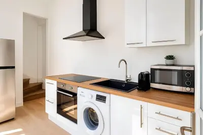 Cuisine ou kitchenette dans l'établissement 1 Appart Hôtel Chambre privée, espaces communs partagés, Centre Rouen Gare, Linge & Ménage inclus