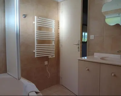 Salle de bains dans l'établissement Gîte la chouette hulotte