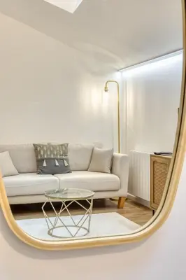 Coin salon dans l'établissement L'écureuil voyageur joli duplex centre