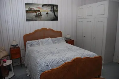 Un ou plusieurs lits dans un hébergement de l'établissement Appartement confortable à Auvers-sur-Oise, 50 m², jardin