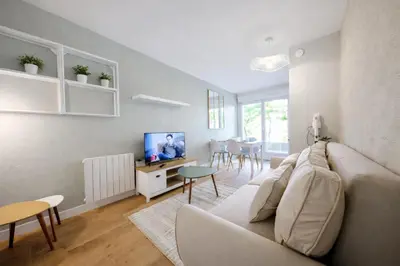 Télévision ou salle de divertissement dans l'établissement Charmant appartement 2 chambres