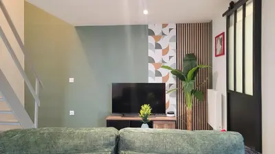 Télévision ou salle de divertissement dans l'établissement Le Duplex du Moulin - Maison T2 cosy centre-ville