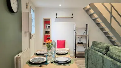Coin salon dans l'établissement Le Duplex du Moulin - Maison T2 cosy centre-ville