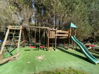 Aire de jeux pour enfants de l'établissement Auvers Wood lodge