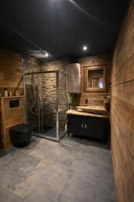 Salle de bains dans l'établissement Auvers Wood lodge