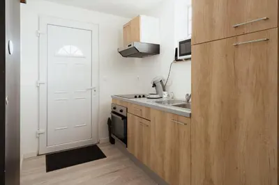 Cuisine ou kitchenette dans l'établissement Le Qube Tropical by Prestige Home Living - balnéo 2 places & terrasse - Montdidier