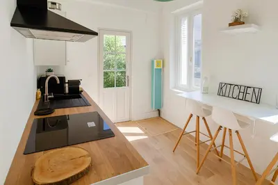 Cuisine ou kitchenette dans l'établissement 2 Appart Hôtel Chambre privée, espaces communs partagés, Centre Rouen Gare, Linge & Ménage inclus