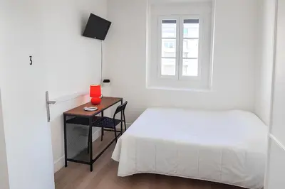 Un ou plusieurs lits dans un hébergement de l'établissement 3 Appart hôtel Chambre privée avec espace commun centre Rouen Linge et ménage inclus Chambre privée