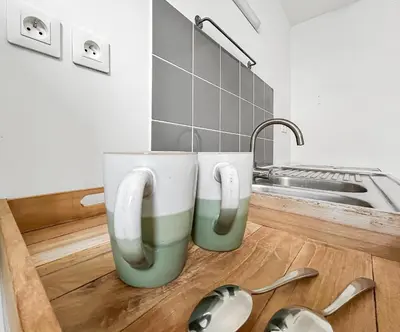 Cuisine ou kitchenette dans l'établissement T2 moderne terrasse, parking, proche commerces