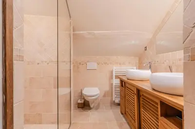 Salle de bains dans l'établissement Abbaye de Rousseloy - Collection Idylliq