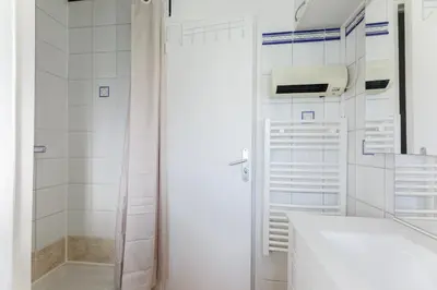 Salle de bains dans l'établissement Du côté de Giverny - Avec Parking Privé