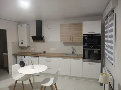 Cuisine ou kitchenette dans l'établissement Studio Neuf Aubergenville
