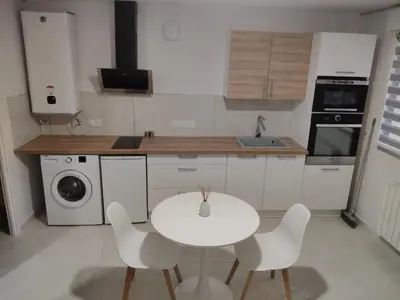 Cuisine ou kitchenette dans l'établissement Studio Neuf Aubergenville