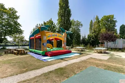 Aire de jeux pour enfants de l'établissement Cottage Friends 10p AirCon