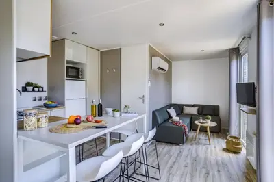 Cuisine ou kitchenette dans l'établissement Cottage Friends 10p AirCon
