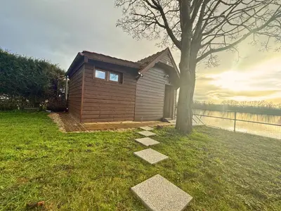 Jardin de l'établissement Charmante cabane rustique en bord de Seine