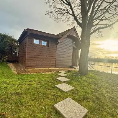 Charmante cabane rustique en bord de Seine