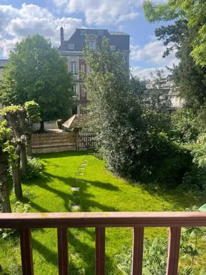 Jardin de l'établissement Atypical House Rouen