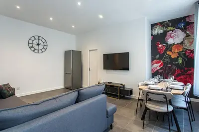 Télévision ou salle de divertissement dans l'établissement Au salon des Muses - T3 Confort au coeur d'Abbeville