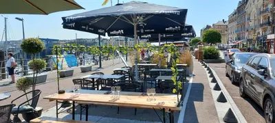 Restaurant ou autre lieu de restauration dans l'établissement Dieppe Appartement Vue plage et port