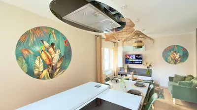 Télévision ou salle de divertissement dans l'établissement Abyssea - Appartement Chic Centre-Ville & Netflix