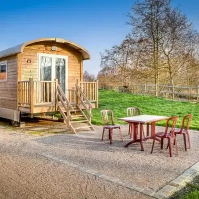 Roulotte avec Terrasse - Hébergement Insolite 2 Pers - API-1-52-1730