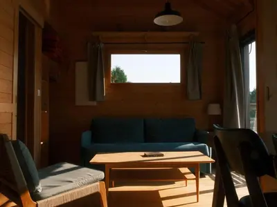 Coin salon dans l'établissement Cabane Flottante avec Terrasse pour 4 pers. à Beauchamps - API-1-52-1739