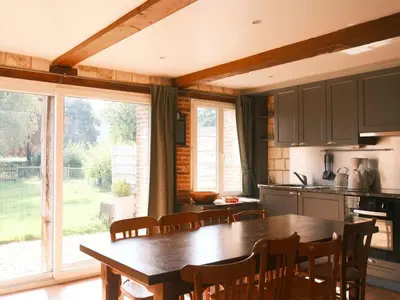 Cuisine ou kitchenette dans l'établissement Gîte Cosy avec Terrasse et Cheminée, 6 Couchages - API-1-52-1737