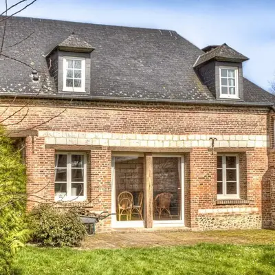 Gîte Cosy avec Terrasse et Cheminée