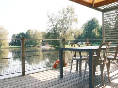 Vue sur la rivière ou le fleuve situé(e) à proximité de le camping