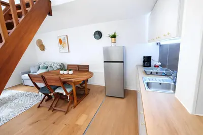 Cuisine ou kitchenette dans l'établissement Gare centre Rouen linge et ménages inclus