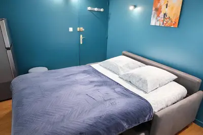 Un ou plusieurs lits dans un hébergement de l'établissement Studio Gare centre Rouen Ménage et linges inclus