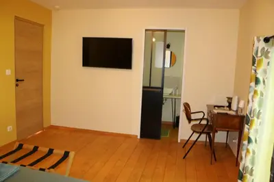 Télévision ou salle de divertissement dans l'établissement Domaine de Penthièvre