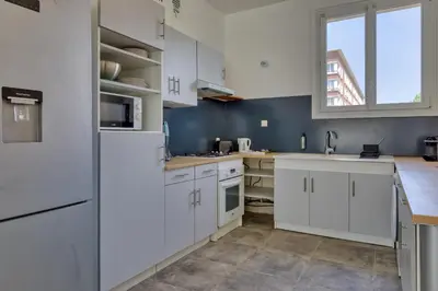 Cuisine ou kitchenette dans l'établissement Le Lili's Home élégant F4 proche du centre-ville de Rouen