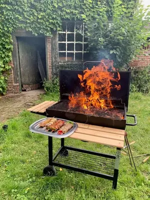 Barbecue disponible mis à disposition des clients de la maison de vacances